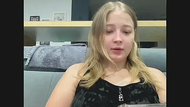 Snapshot of CharmingSarah chatting on October 16, 2025, 4:26 pm CharmingSarah online show from October 16, 2025, 4:26 pm