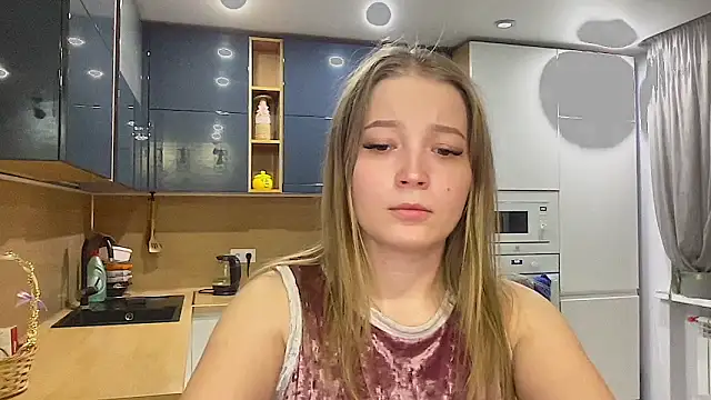 Snapshot of CharmingSarah chatting on November 5, 2025, 2:42 pm CharmingSarah online show from November 5, 2025, 2:42 pm