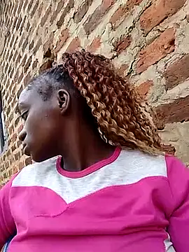 Snapshot of shape30 chatting on February 20, 2026, 9:33 am shape30 online show from February 20, 2026, 9:33 am