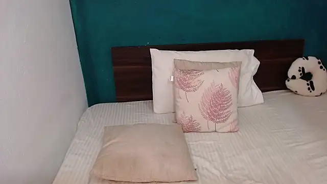 scaelettdubois online show from November 14, 2025, 12:25 am