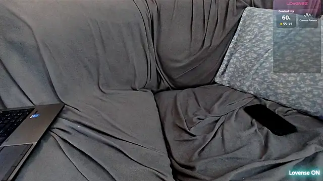 EmoDream1998 online show from December 3, 2025, 11:14 pm