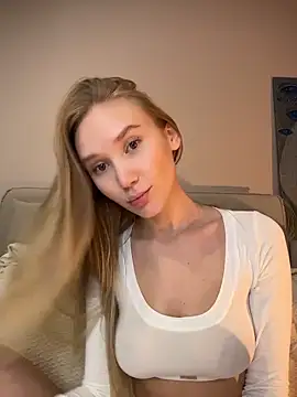 Snapshot of MariaTull chatting on November 14, 2025, 6:44 pm MariaTull online show from November 14, 2025, 6:44 pm