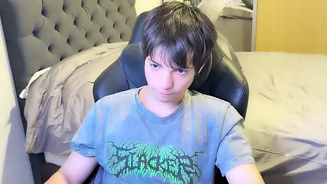 SasukeUhchiaa online show from February 26, 2025, 1:11 pm