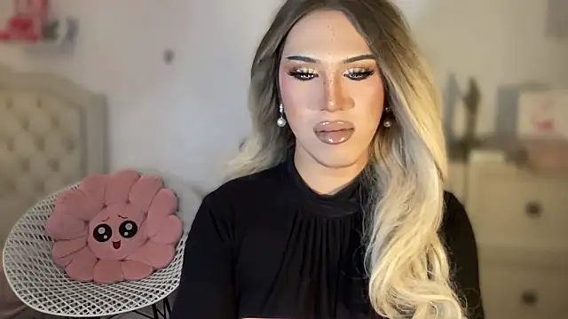 Ts glamxxxx online show from September 27, 2025, 12:28 am