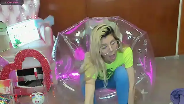 Skinygirl online show from February 27, 2026, 11:59 pm