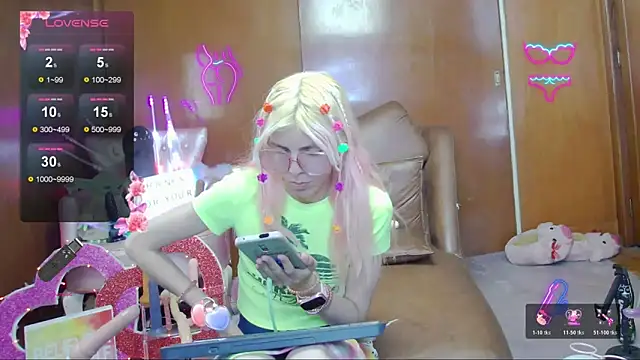 Skinygirl online show from November 12, 2025, 11:52 pm