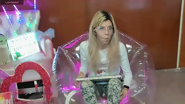 Skinygirl online show from February 26, 2026, 10:21 pm