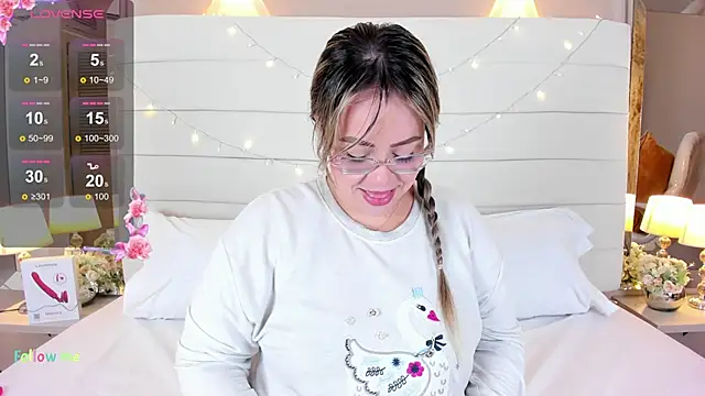 Snapshot of Charlotte93_ chatting on November 18, 2025, 11:46 am Charlotte93 online show from November 18, 2025, 11:46 am