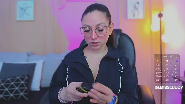 lucy neil online show from March 29, 2026, 2:35 am