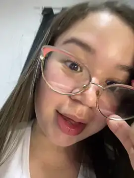 Lucyklein2022 online show from December 13, 2024, 2:32 am