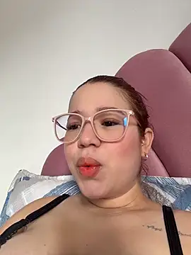 Lucyklein2022 online show from March 22, 2026, 6:42 pm