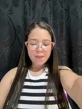 Lucyklein2022 online show from December 31, 2024, 5:33 am