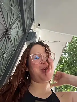 Lucyklein2022 online show from February 1, 2026, 5:44 pm