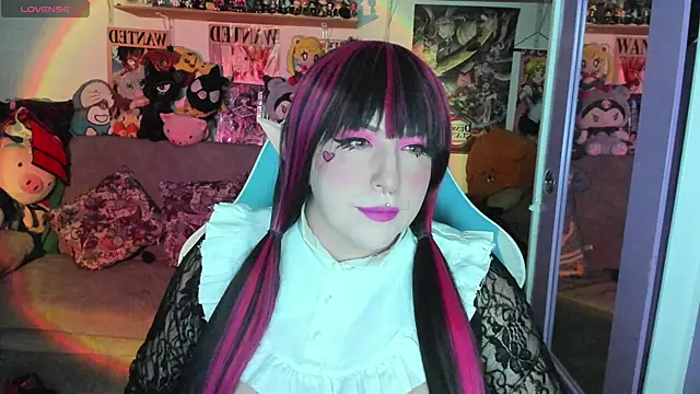 candyy new online show from November 17, 2025, 5:44 am