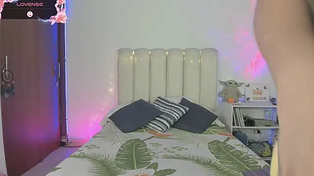 Snapshot of yelenaowens chatting on June 10, 2026, 1:40 am yelenaowens online show from June 10, 2026, 1:40 am
