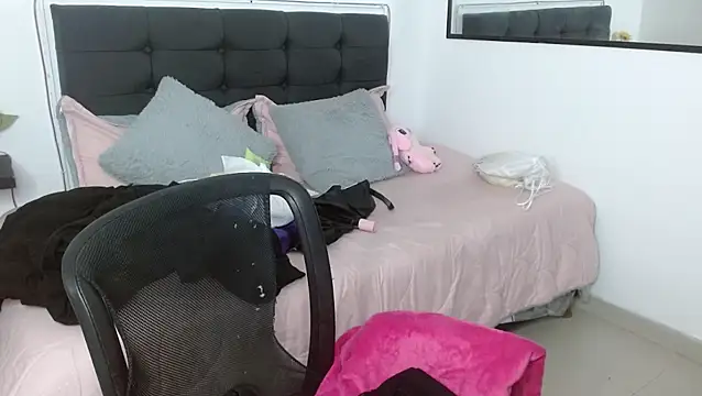 vaness weet online show from February 17, 2026, 8:28 pm