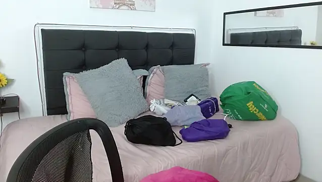 vaness weet online show from February 25, 2026, 8:19 pm