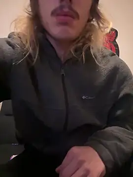 Snapshot of trippyski chatting on December 29, 2024, 8:11 am trippyski online show from December 29, 2024, 8:11 am