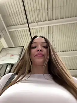 Snapshot of barbiehumpxxx chatting on October 25, 2025, 10:32 pm barbiehumpxxx online show from October 25, 2025, 10:32 pm