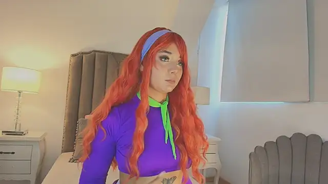 Emma Torres   online show from October 24, 2025, 12:15 pm