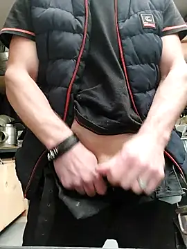 Xcoquinx online show from February 19, 2025, 1:39 pm