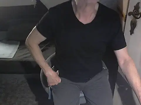 Snapshot of kiam471 chatting on February 16, 2026, 9:24 pm kiam471 online show from February 16, 2026, 9:24 pm