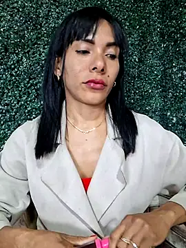 Snapshot of Doll_Loren chatting on March 8, 2025, 11:39 pm Doll Loren online show from March 8, 2025, 11:39 pm
