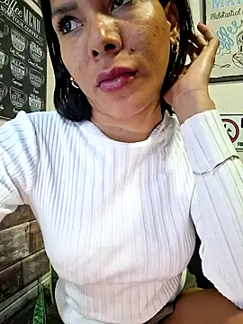 Snapshot of Doll_Loren chatting on October 1, 2025, 1:55 am Doll Loren online show from October 1, 2025, 1:55 am