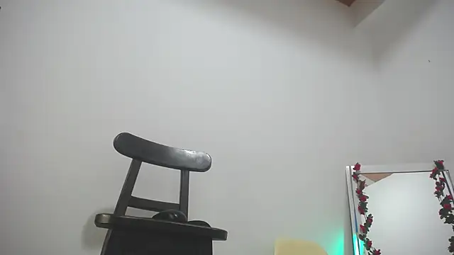 Snapshot of hornywife_ chatting on May 30, 2026, 12:00 pm hornywife online show from May 30, 2026, 12:00 pm