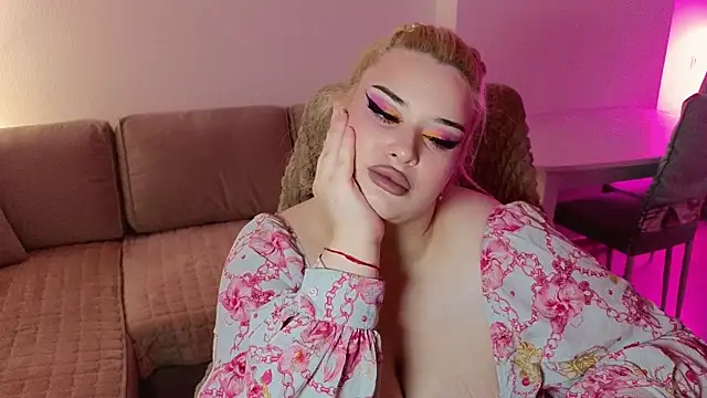 Snapshot of EllsaJean_ chatting on June 11, 2026, 12:32 am EllsaJean online show from June 11, 2026, 12:32 am
