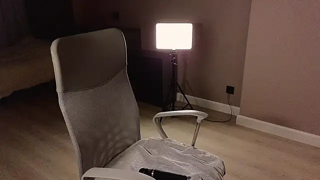 EllsaJean  online show from March 22, 2026, 10:44 pm