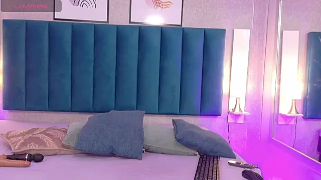 MiaMidnnightt online show from December 16, 2025, 1:04 pm