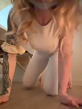 EmaSalis online show from April 20, 2026, 10:40 am