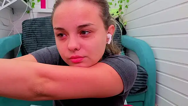 Misss Vikk online show from November 29, 2025, 6:13 am