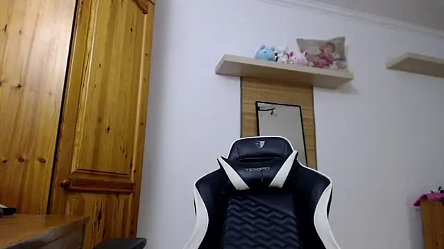 Lisakisss online show from March 2, 2026, 8:27 pm