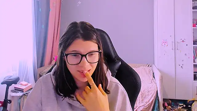Snapshot of MollyLollipop chatting on May 26, 2026, 1:58 am MollyLollipop online show from May 26, 2026, 1:58 am