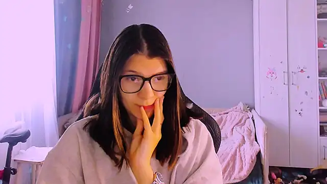 Snapshot of MollyLollipop chatting on May 25, 2026, 4:23 am MollyLollipop online show from May 25, 2026, 4:23 am