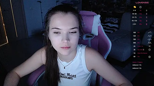 Eva Davie online show from February 25, 2025, 3:42 pm