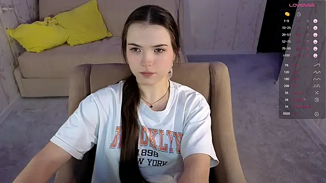 Eva Davie online show from November 9, 2025, 2:54 pm