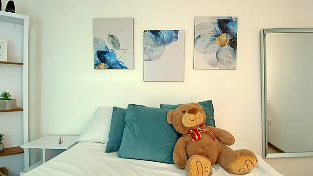 Isabella Harley online show from March 18, 2026, 2:41 pm