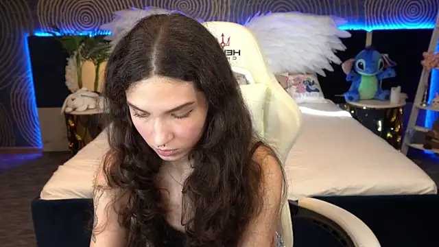 BabyFlowerr online show from October 19, 2025, 6:54 pm