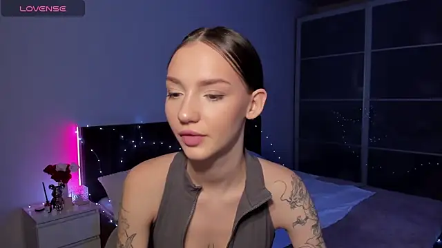 SophieCatty online show from March 25, 2026, 4:23 am