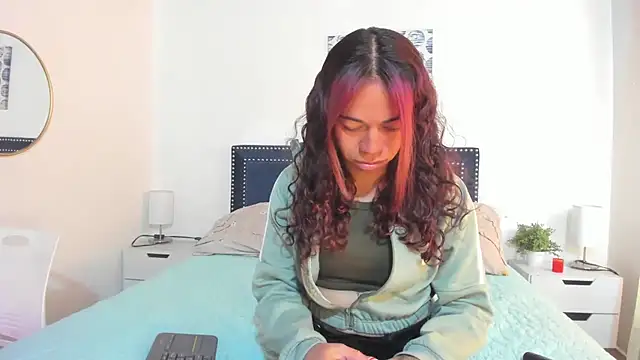 Snapshot of ZulyMichels chatting on December 16, 2025, 2:10 pm ZulyMichels online show from December 16, 2025, 2:10 pm