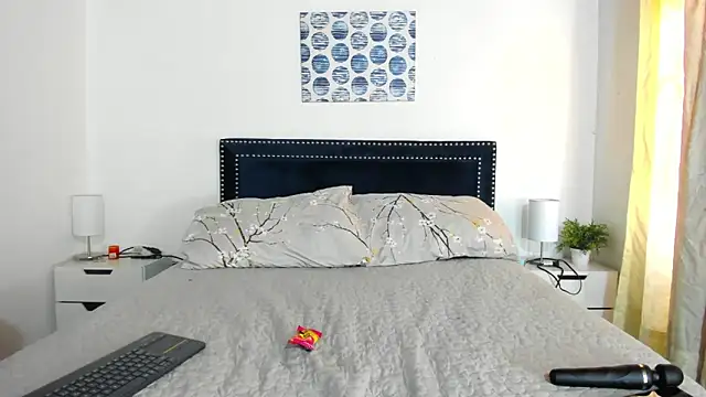 Snapshot of ZulyMichels chatting on October 15, 2025, 12:35 pm ZulyMichels online show from October 15, 2025, 12:35 pm