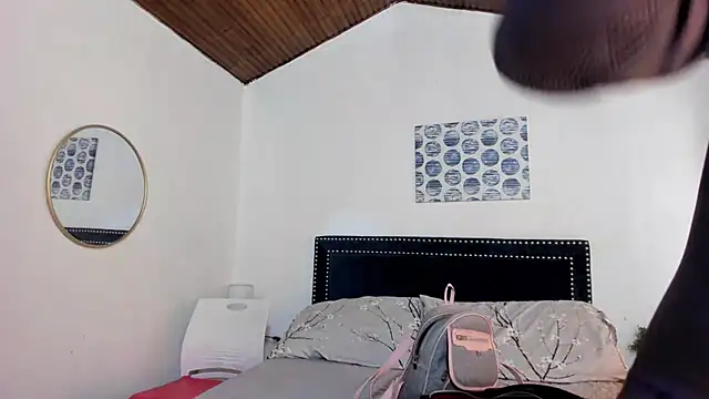 Snapshot of ZulyMichels chatting on November 1, 2025, 1:16 pm ZulyMichels online show from November 1, 2025, 1:16 pm