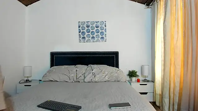 Snapshot of ZulyMichels chatting on November 14, 2025, 12:20 pm ZulyMichels online show from November 14, 2025, 12:20 pm