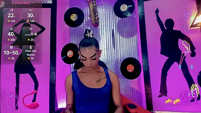 nickyminach  online show from October 30, 2025, 7:11 pm