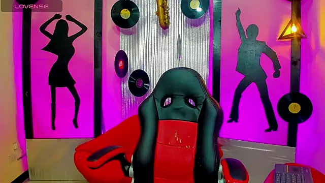 nickyminach  online show from February 11, 2026, 3:06 am