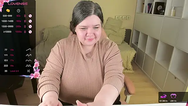 PlumPie online show from November 11, 2025, 3:01 am