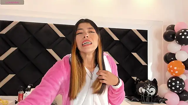 Girl Cherry online show from October 20, 2025, 11:33 am